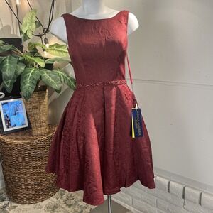 Burgundy Royal Queen 7605 Beaded Waist Teen‎ Corset Back Size 4 Formal Church